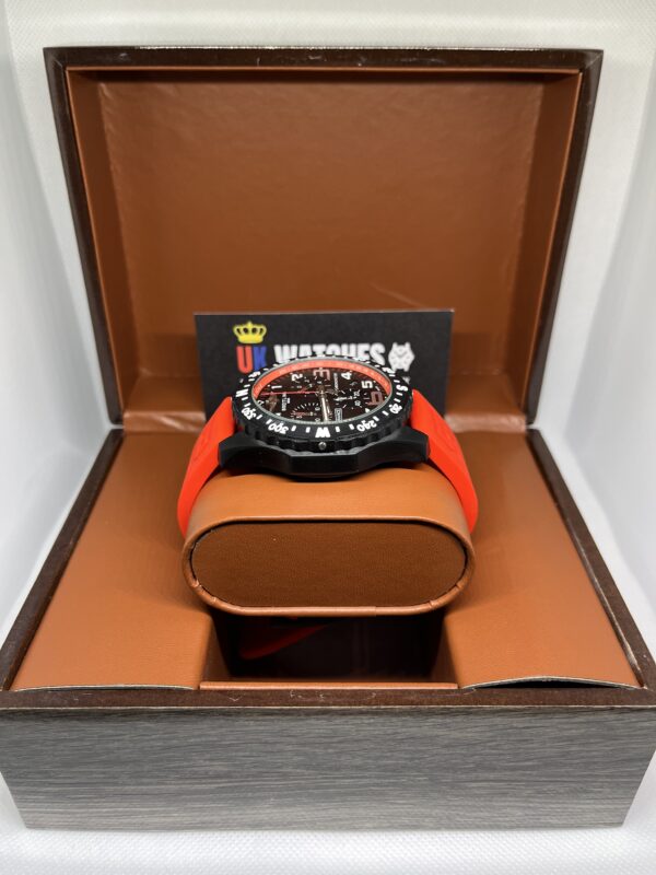 Breitling Endurance Pro Black Dial Red Strap 44mm (5)