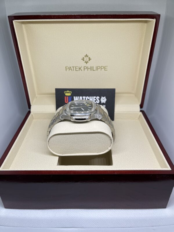 Patek Philippe Nautilus Blue Dial Stainless Steel 40mm (5)